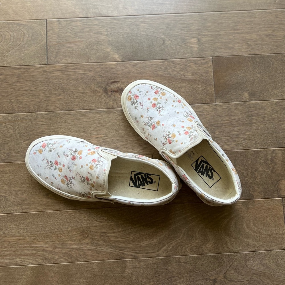 Vans vintage floral sneakers (w 6 - 6.5)